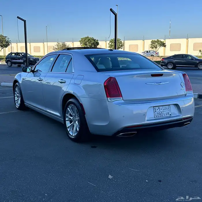 للبيع كرايسلر موديل 2021 V8 5.7 5