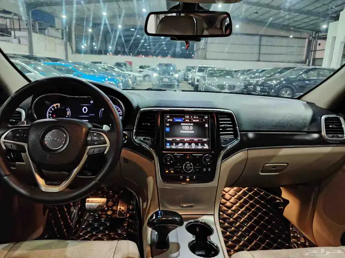 جيب شروكي لمتد 2015 V8 7