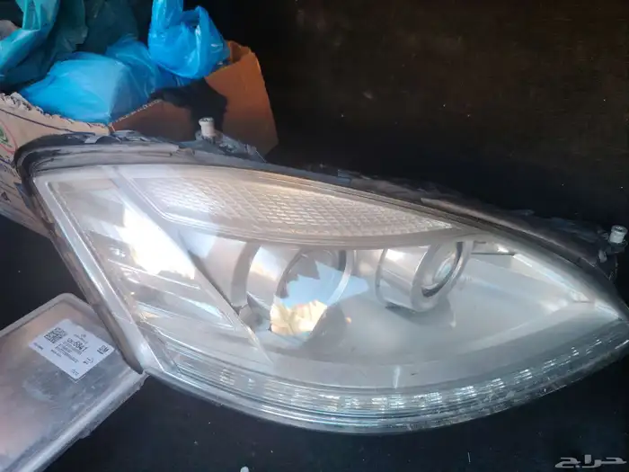 خزان هواء ونور يمين مرسيدس بانوراما 2013 1