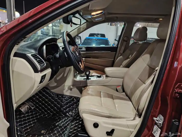 جيب شروكي لمتد 2015 V8 9