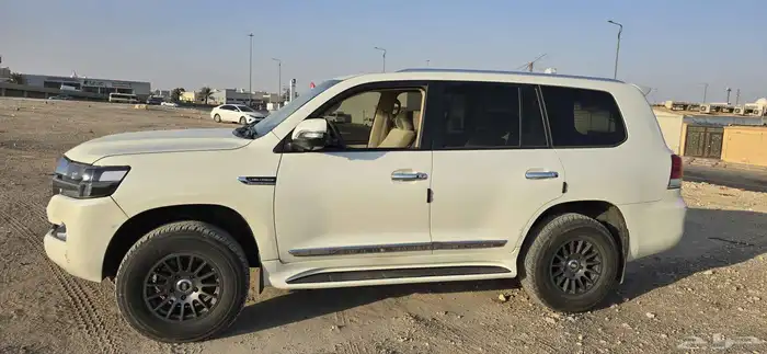 لاندكروزر تويوتا 2105 1