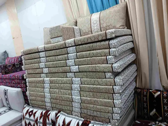 جلسات تراثيه جلسات للبر كراسي حديد. وخشب 8