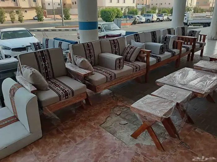 جلسات تراثيه جلسات للبر كراسي حديد. وخشب 3