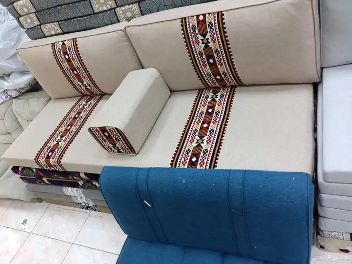 جلسات تراثيه جلسات للبر كراسي حديد. وخشب 9