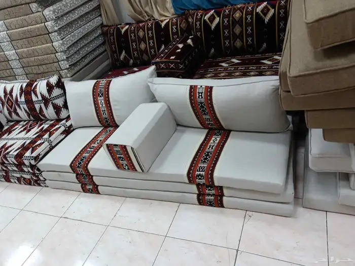 جلسات تراثيه جلسات للبر كراسي حديد. وخشب 7