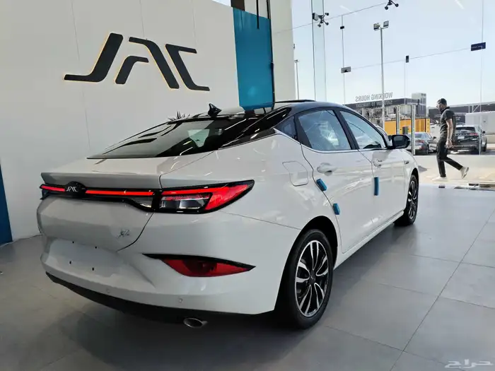 سيارات جاك JAC عرض على الكاش عروض الاقساط js3 js4 js7 j7 3