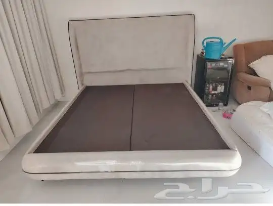 سرير أنيق بتصميم عصري وجودة عالية  خامات ممتازة ومتانة قوية. 8