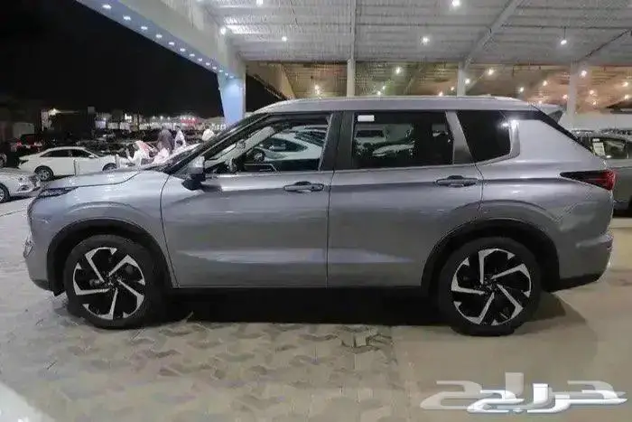 ميتسوبيشي اوتلاندر نص فل بانوراما جلد موديل 2024 3