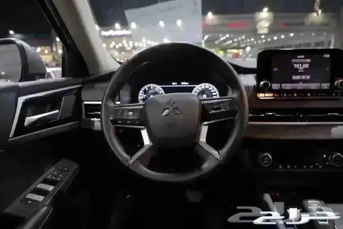 ميتسوبيشي اوتلاندر نص فل بانوراما جلد موديل 2024 9
