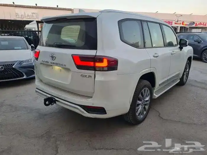 تويوتا لاندكروزر GXR4 بنزين 2025 . 4