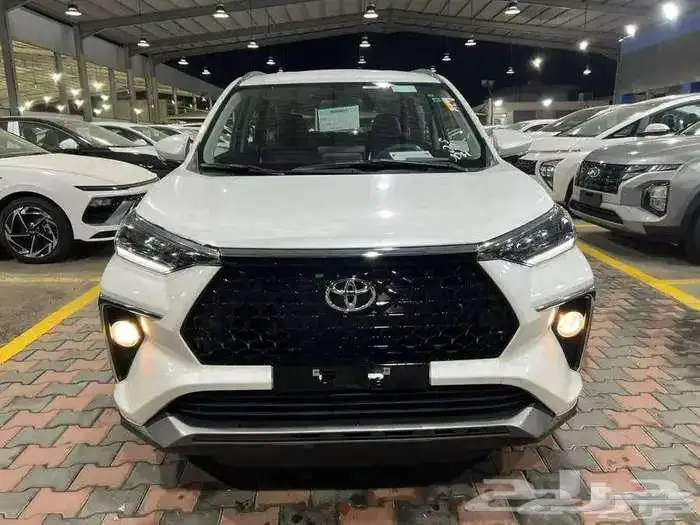 تويوتا GLX فيلوز 2025 1