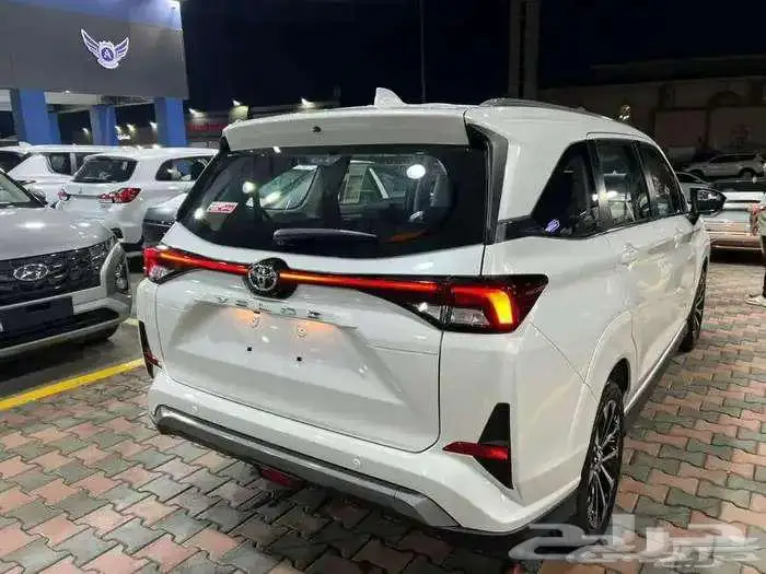تويوتا GLX فيلوز 2025 4