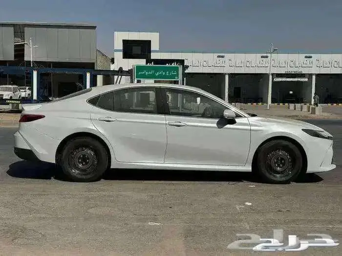 كامري E ستاندر طيس بنزين 2025 بريمي 4