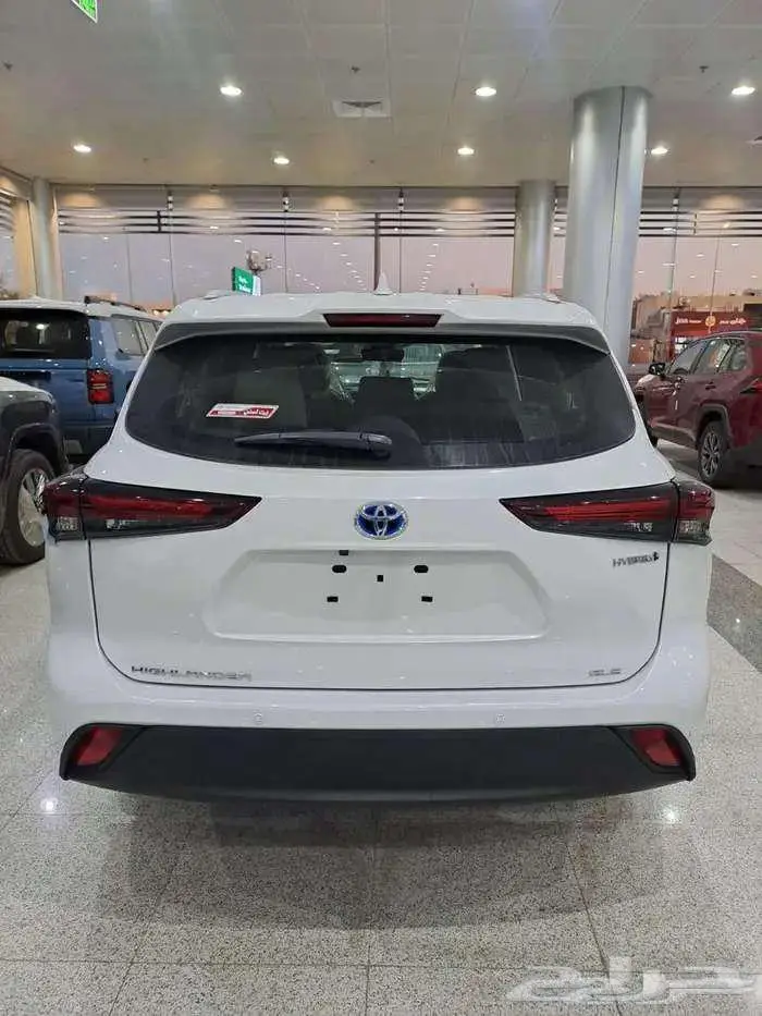 هايلندر جي ال إي 2.5 هايبرد 4 4 اتوماتيك (أبيض  2025) 5
