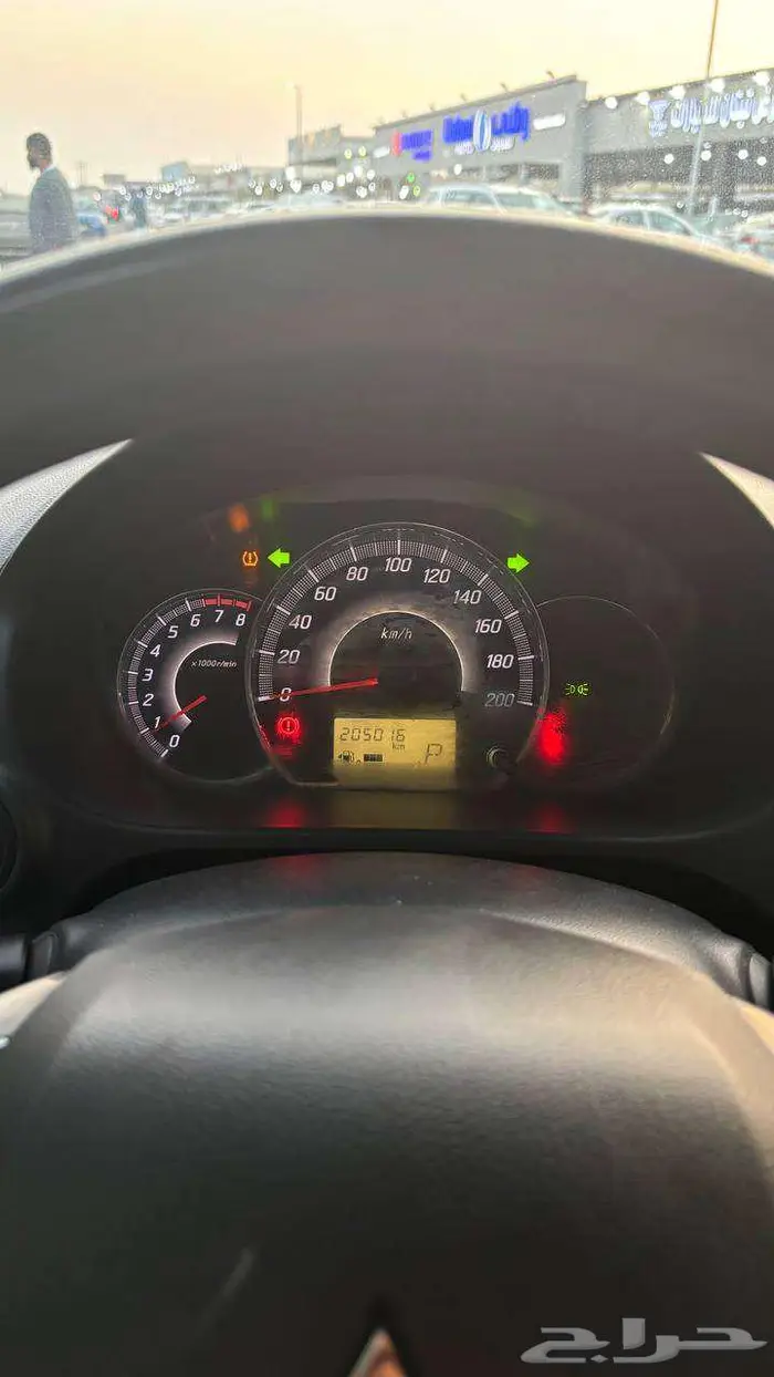 ميتسوبيشي اتراج 2020 لون ابيض 13