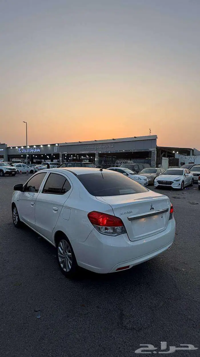 ميتسوبيشي اتراج 2020 لون ابيض 4