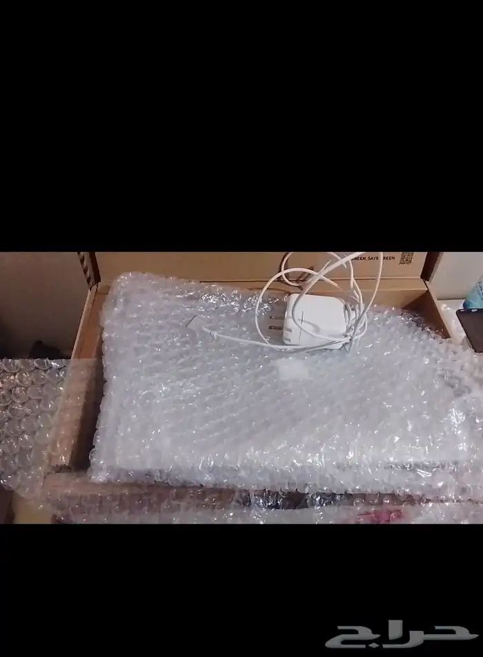 MacBook Air with Core i5 8GB RAM and 256GB SSD 6