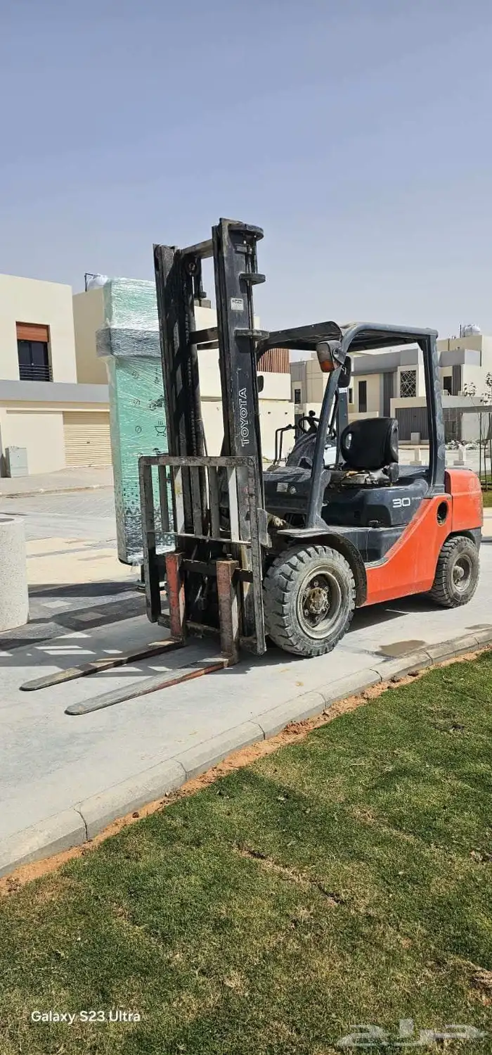 تاجير رافعه شوكية فوركلفت للايجار الشهري واليومي 0