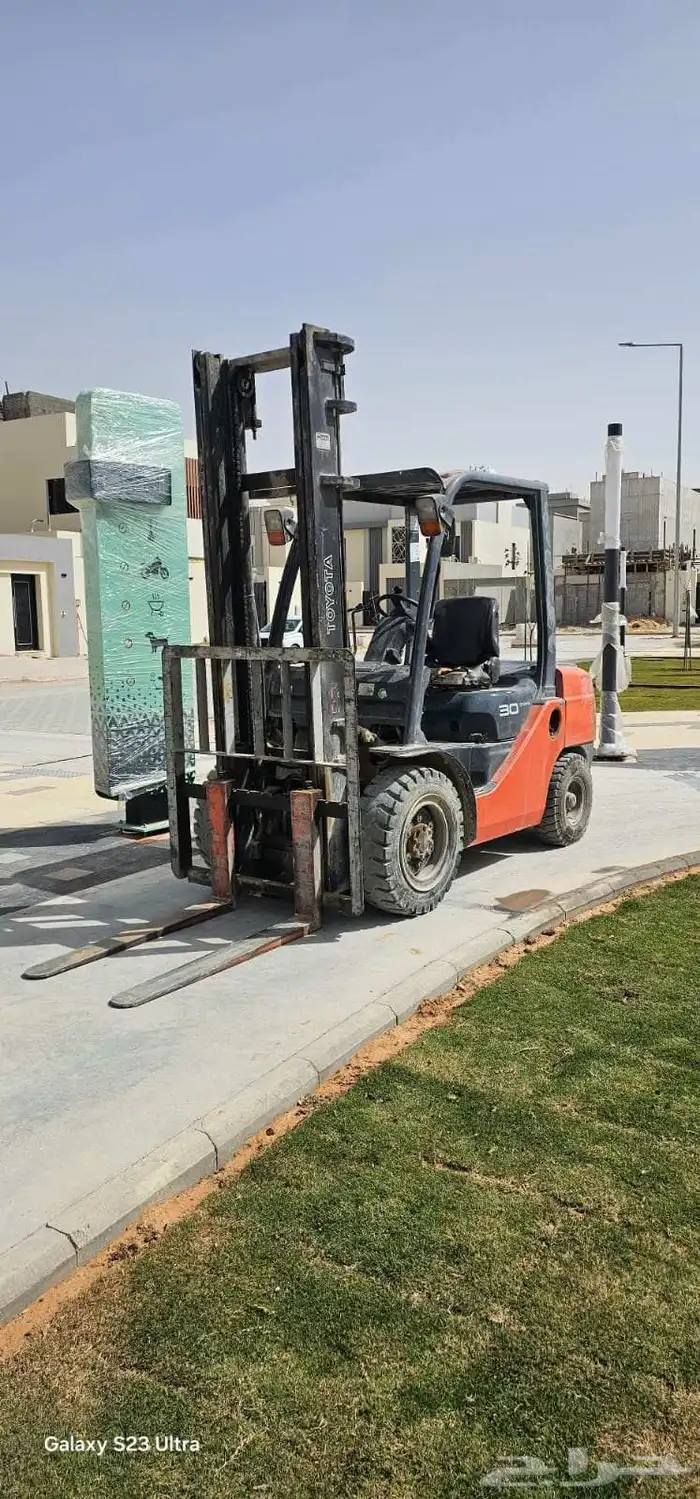 تاجير رافعه شوكية فوركلفت للايجار الشهري واليومي 5