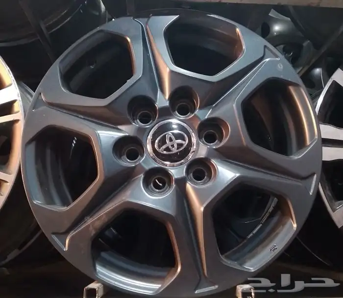 يوجد لدينا جميع انواع الجنوط وجميع مديلات السيارات 8