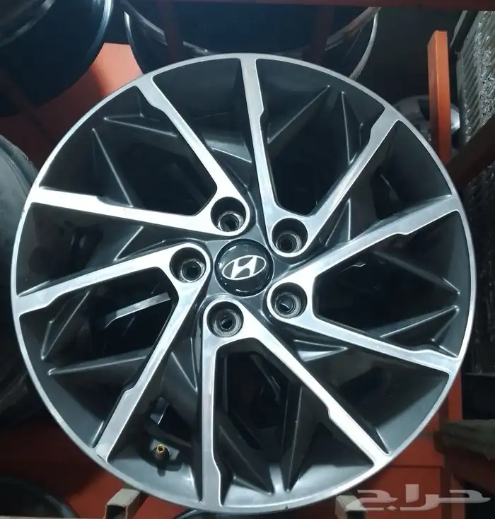 يوجد لدينا جميع انواع الجنوط وجميع مديلات السيارات 44