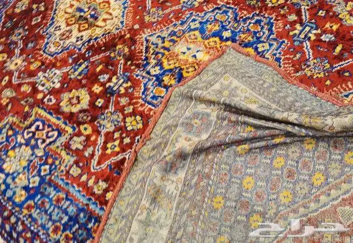 مفرشة قديمة كبيرة نسبيا على هيئة سجاجيد الصلاة القديمة 3