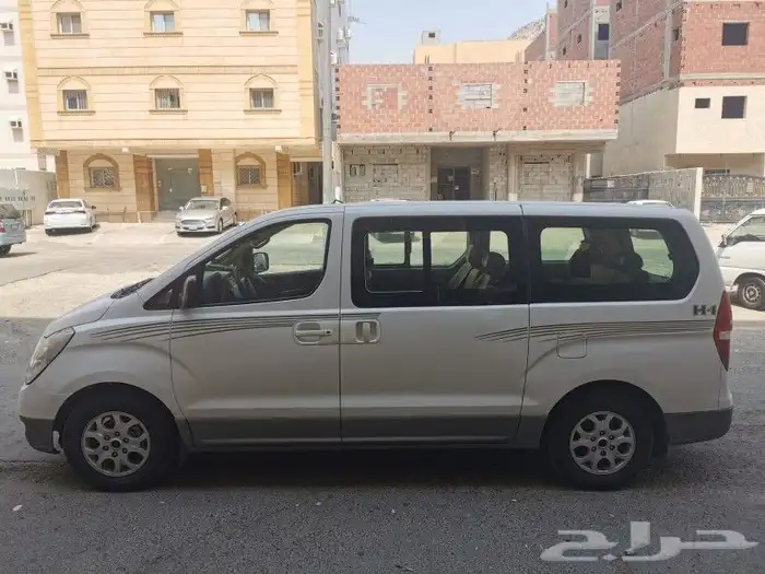 للبيع هيونداي H1 موديل 2015 8