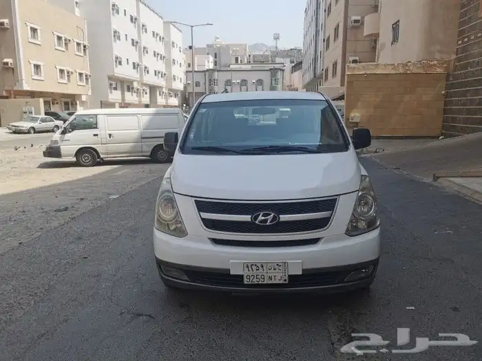 للبيع هيونداي H1 موديل 2015 4