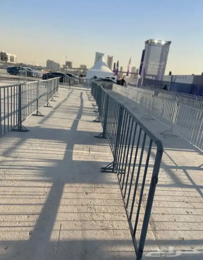 حواجز تنظيم تنظيميةصبات خرسانية اسوار شبوك امنية حشود افنتات 1