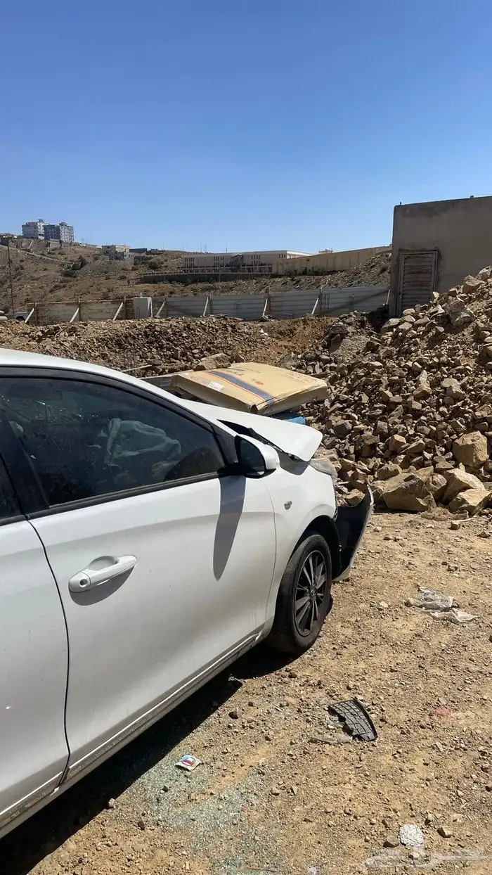 يارس 2021 فل كامل للبيع مصدومه 1