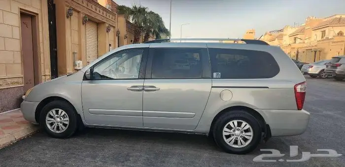 سيارة كيا كرنفال 2014 بحالة ممتازة (المالك الأول)-الرياض 7