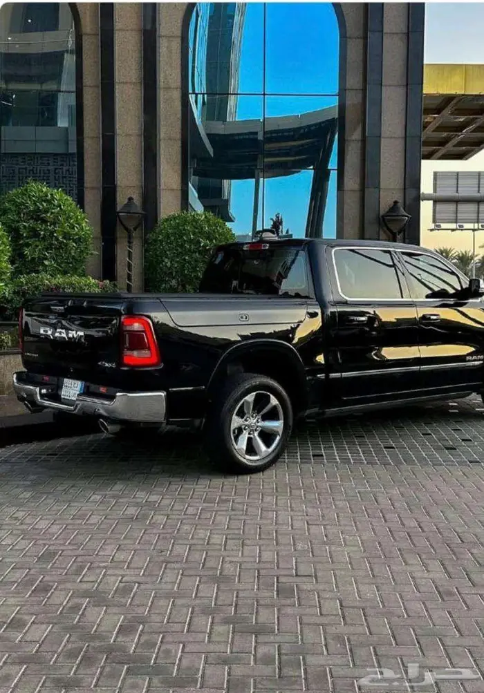 Dodge RAM 2021   5.7L HEMI V8 3