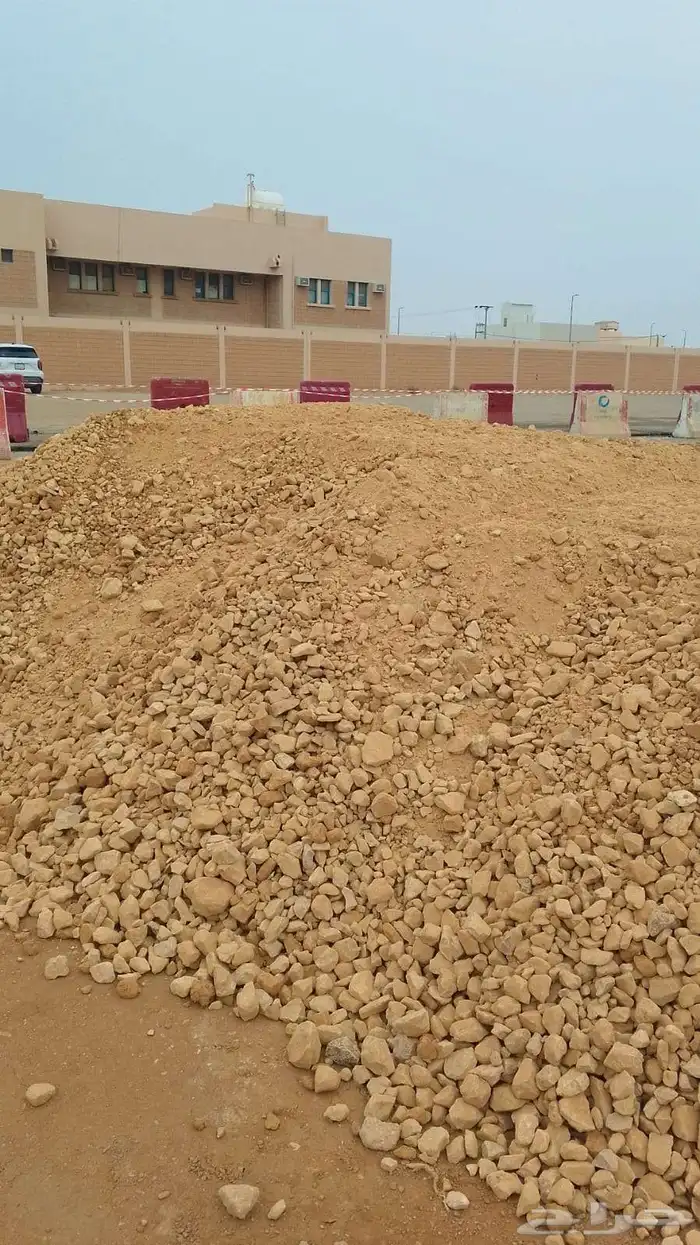 بحص رمل احمر صبيز A1A.تربه زراعيه جميع مواد البناءو الزراعه 1