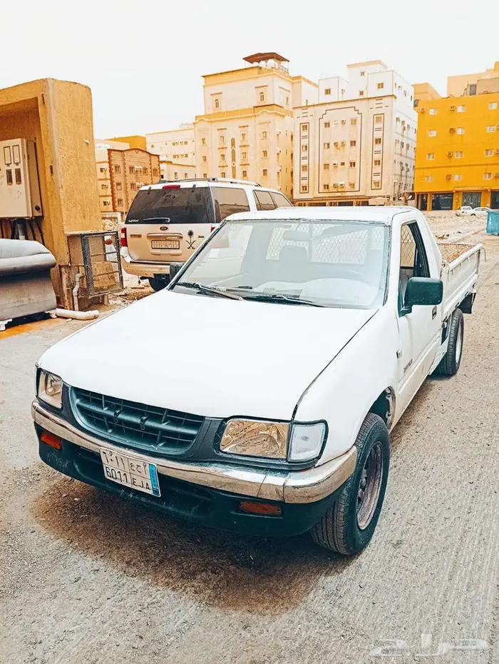 ونيت ايسوزو غمارة موديل 2002 ديزل نظيفة 3