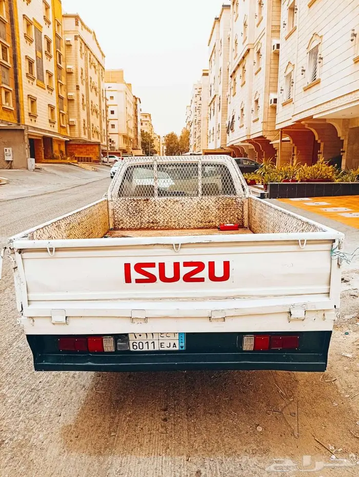 ونيت ايسوزو غمارة موديل 2002 ديزل نظيفة 4