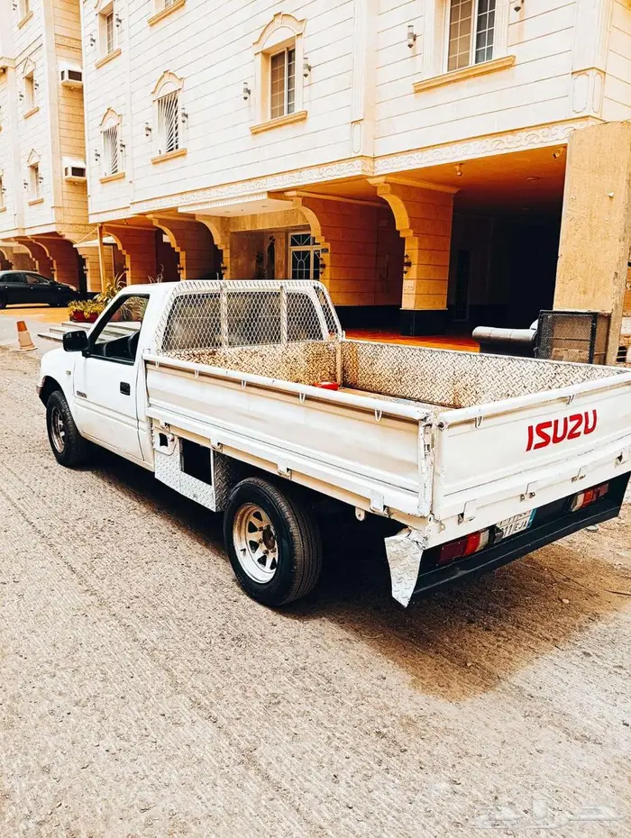 ونيت ايسوزو غمارة موديل 2002 ديزل نظيفة 6