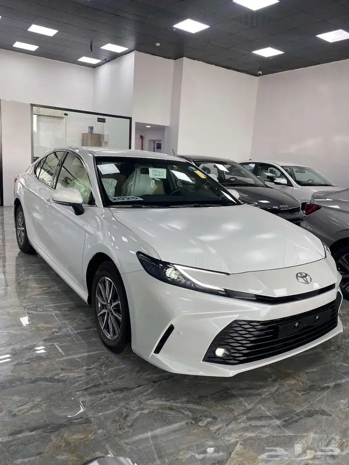 تويوتا كامري E بنزين   2025 ابيض 2