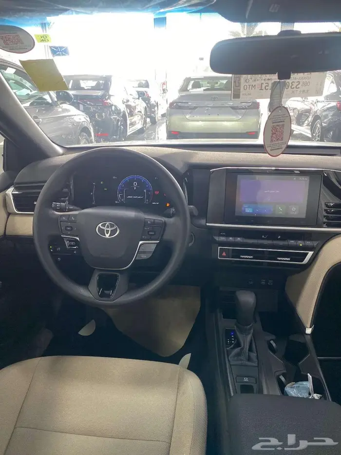 تويوتا كامري E بنزين   2025 ابيض 4