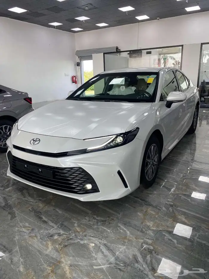 تويوتا كامري E بنزين   2025 ابيض 0