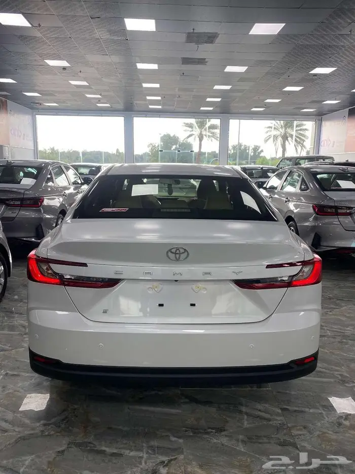 تويوتا كامري E بنزين   2025 ابيض 3