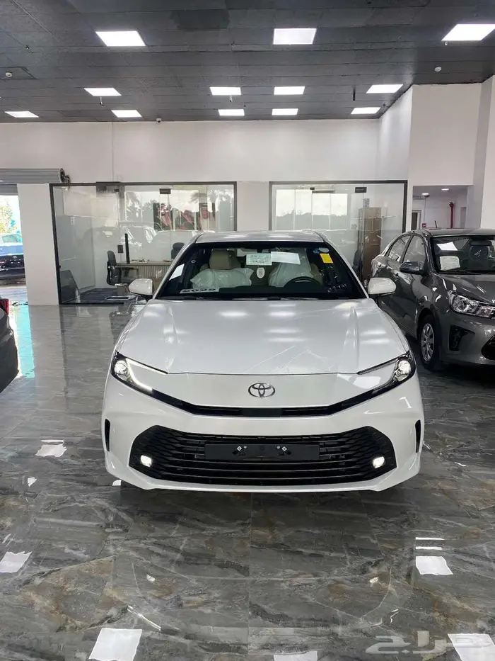 تويوتا كامري E بنزين   2025 ابيض 1