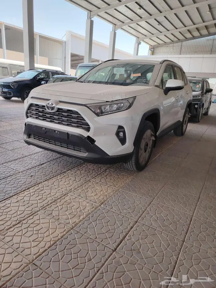 تويوتا راف فور نص فل XLE بنزين سعودي 2025 ابيض 0