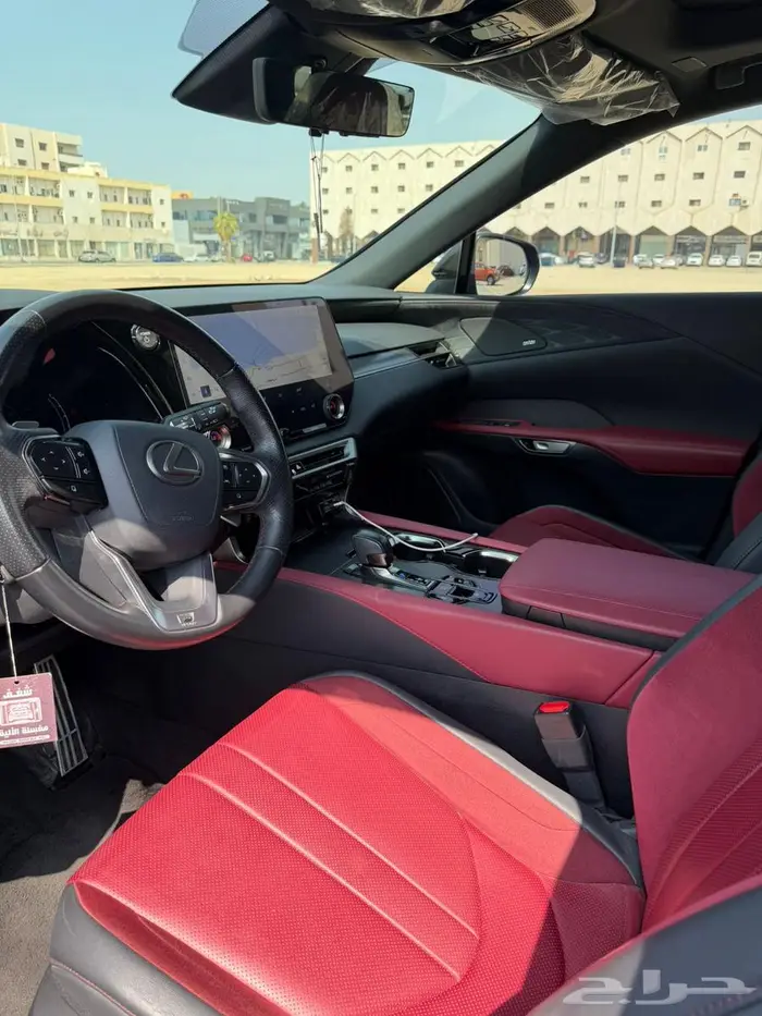 لكزس RX500 2024 لون مميز للبيع 3