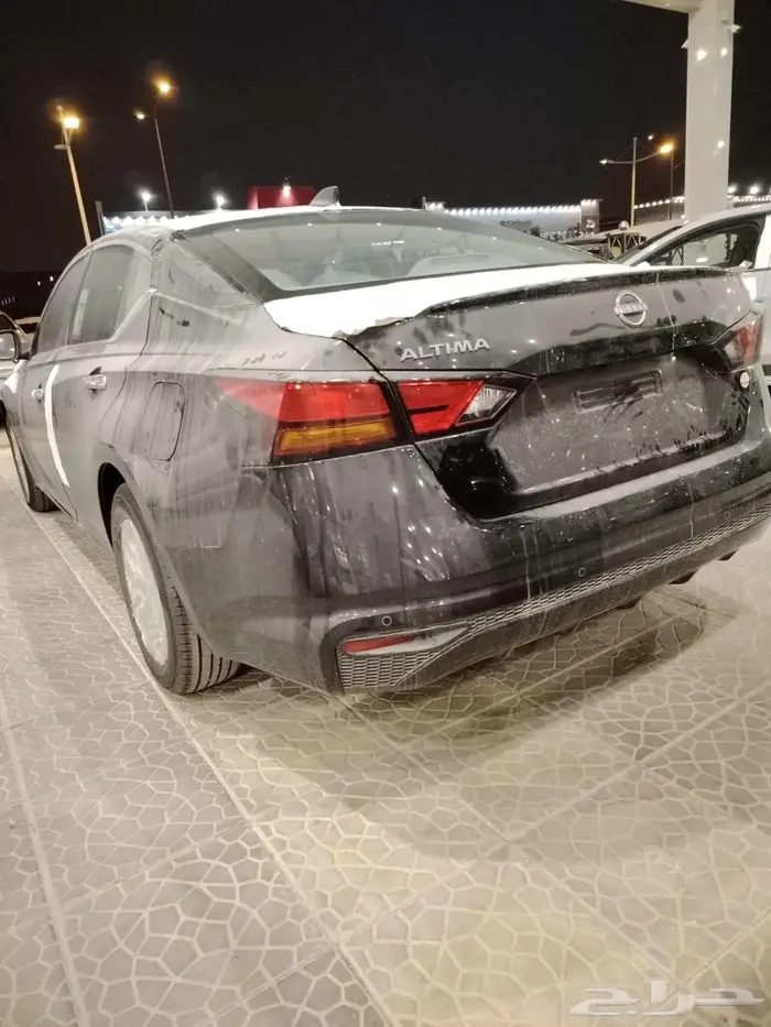 نيسان التيما ستاندر 2025 لون اسود ALTIMA 4