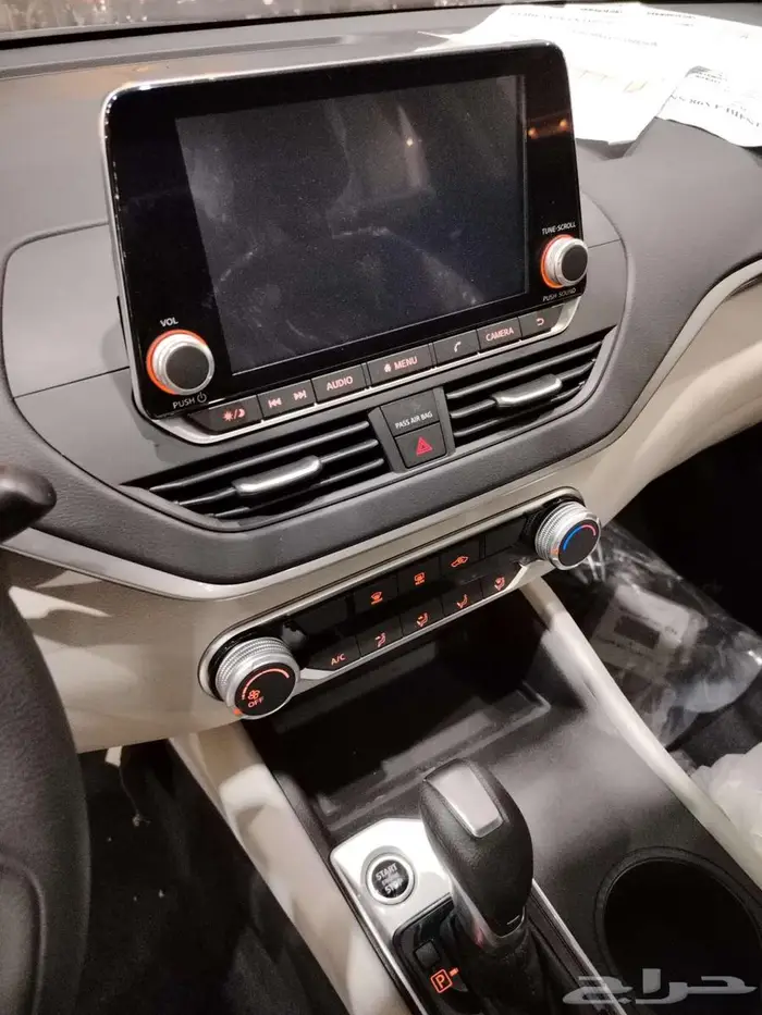 نيسان التيما ستاندر 2025 لون اسود ALTIMA 9