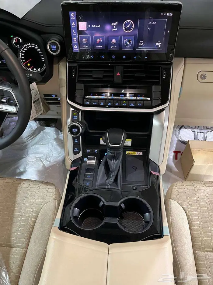 عرض خاص تويوتا لاندكروزر GXR L3 موديل 2024 بطاقه جمركيه 11