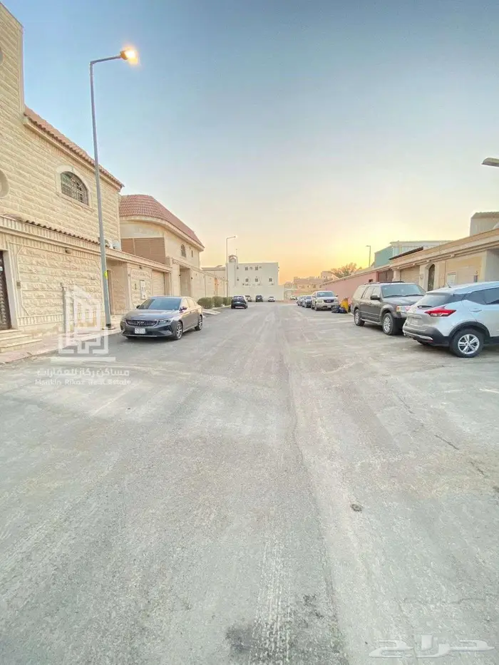 فيلا للبيع بدورين مفصولة في حي السعادة - الرياض 1