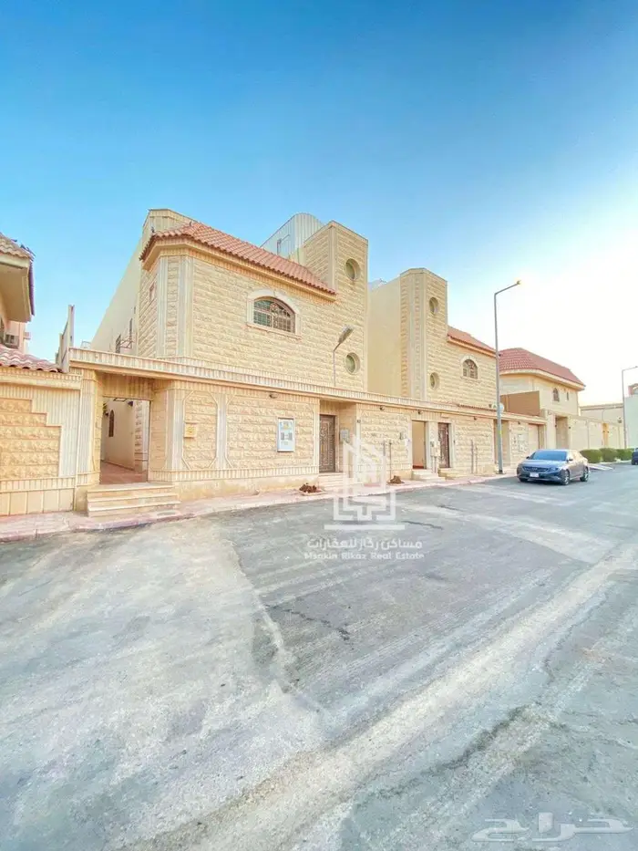 فيلا للبيع بدورين مفصولة في حي السعادة - الرياض 2