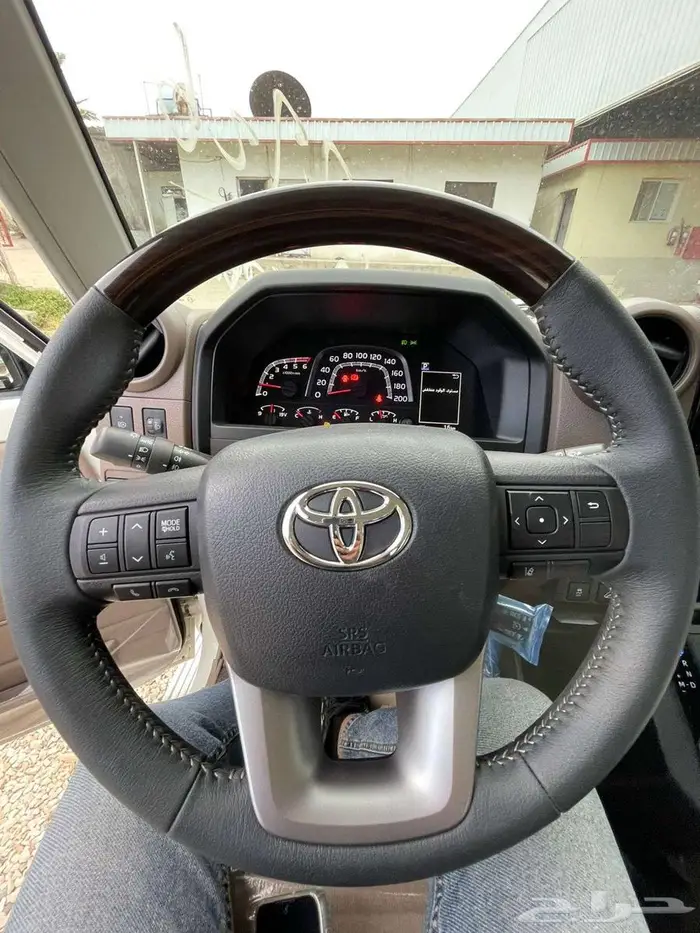 تويوتا مصندق ديلوكس سلق ونش ديزل اتوماتيك ابيض 2025 6