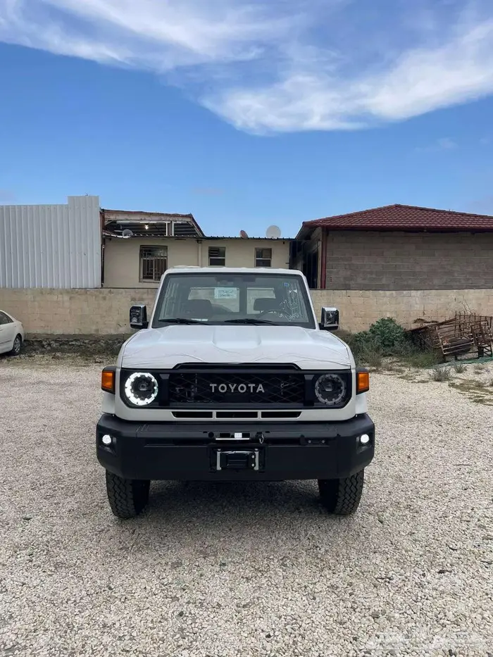 تويوتا مصندق ديلوكس سلق ونش ديزل اتوماتيك ابيض 2025 1